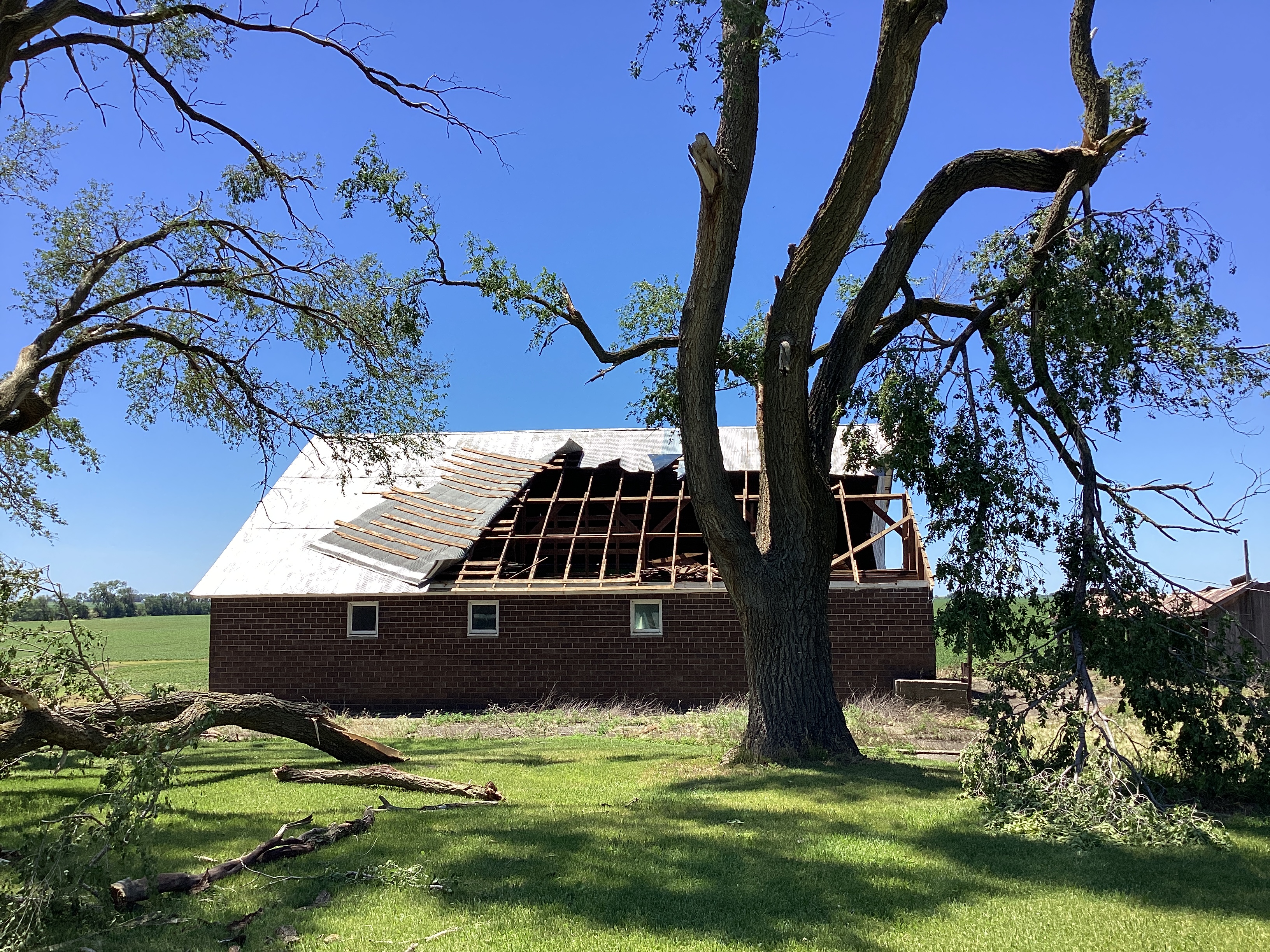 Roof damage northwest of Gibson City