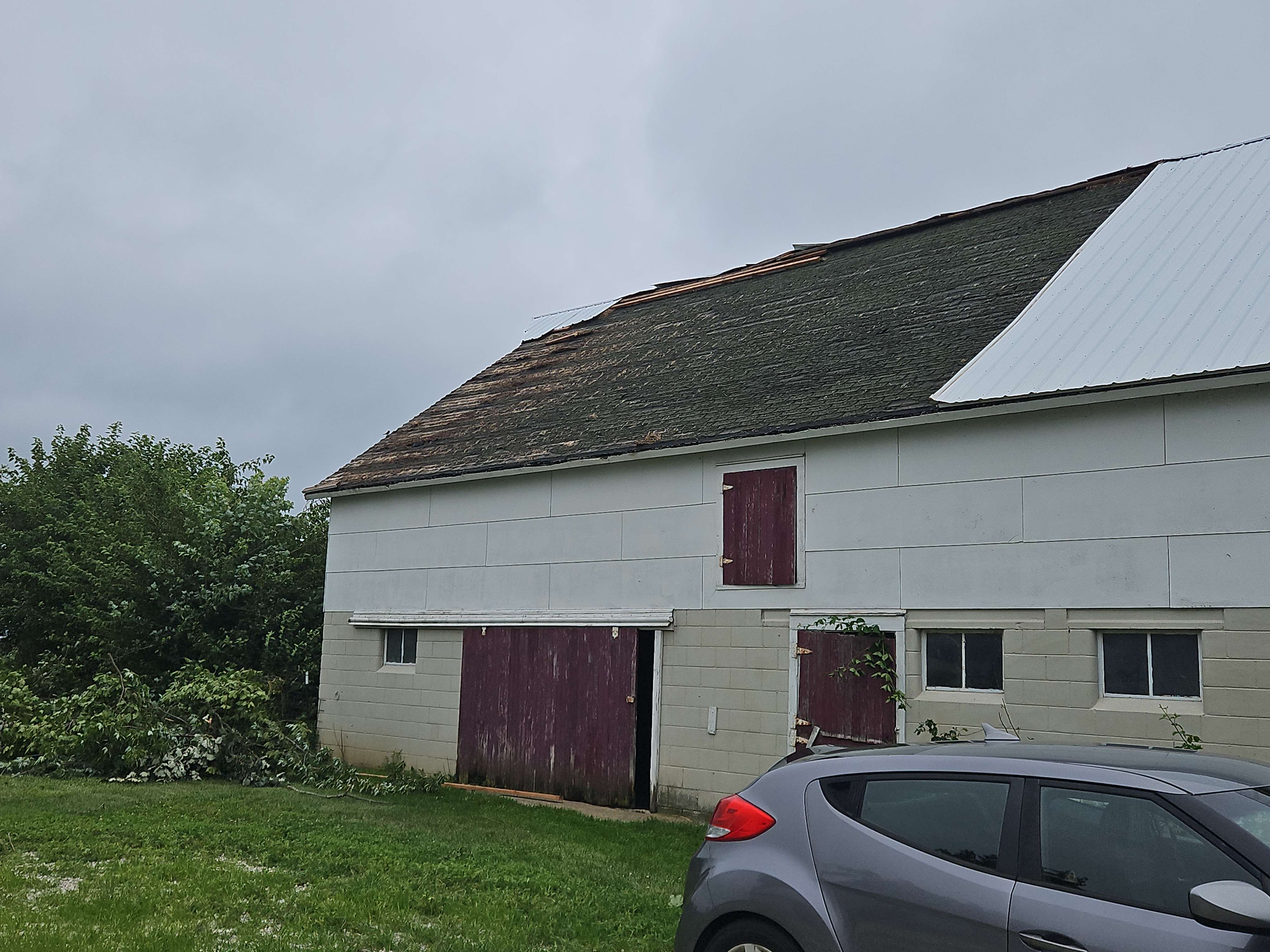 Barn roof damage north of Mackinaw